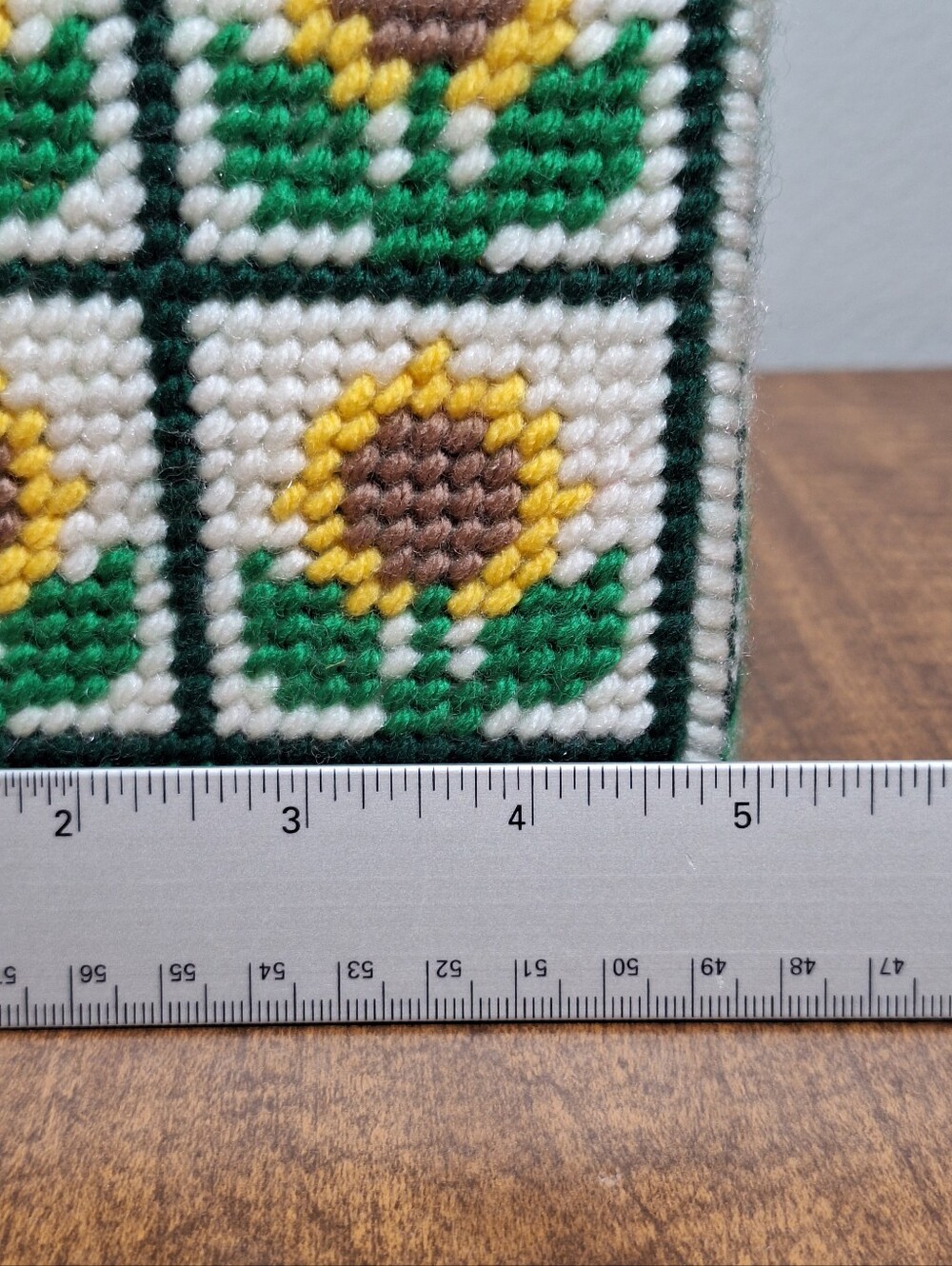Vintage Retro MCM Handmade Needlecraft Sunflower Tissue Box Cover Yellow Green - Picture 10 of 13